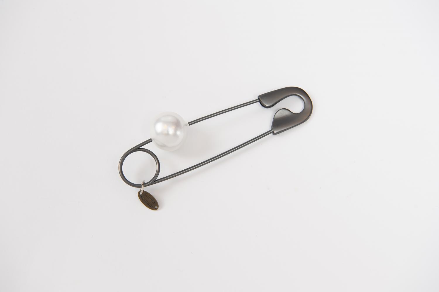 Broche épingle argentée
