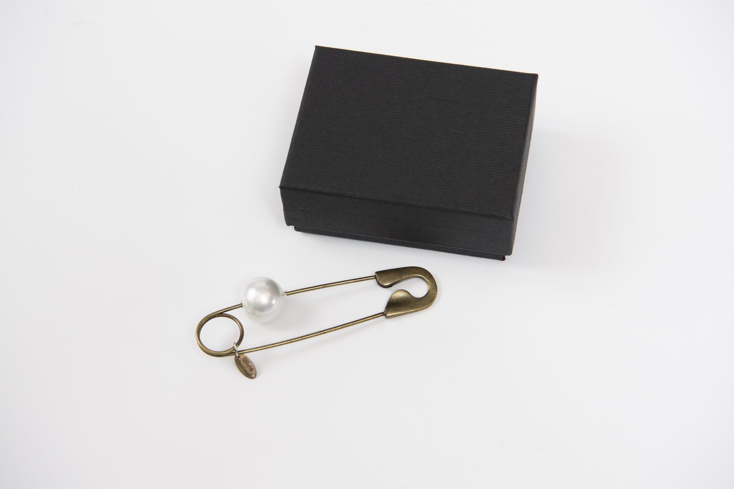 Broche épingle bronze